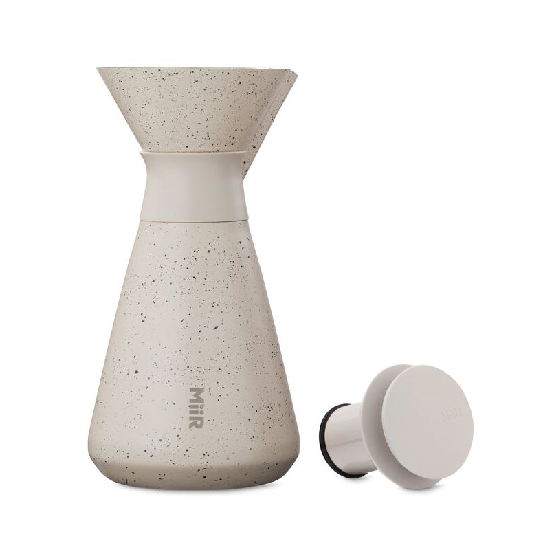 new-standard-carafe-g5 WebPDP-33oz_New_Standard_Carafe_Desert_Tan_Speckle_Studio__CAR1SVOS224_Front_Lid_Staged.jpg