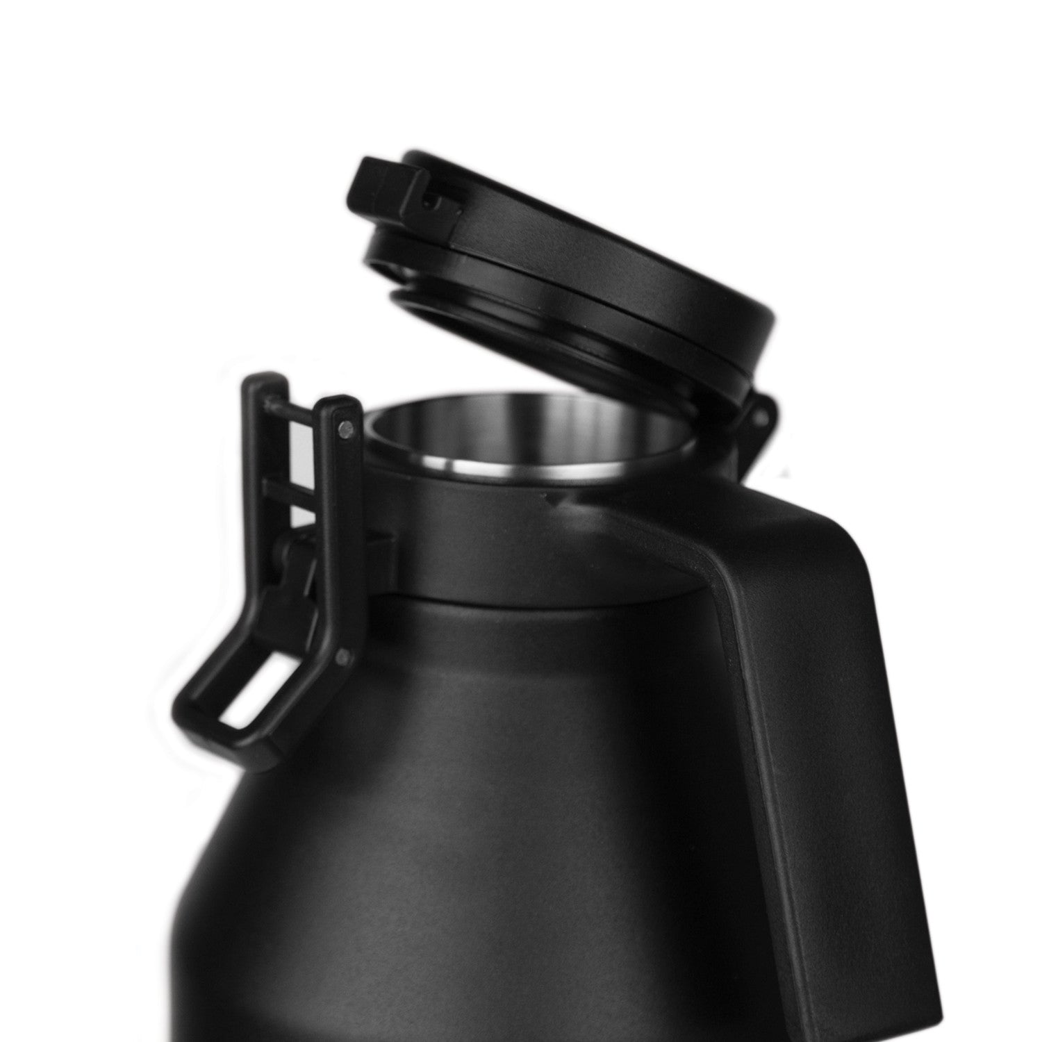 64oz-growler-x4 growlerdetail1_f7b2c86e-8bb8-40fc-b9ae-6f2e9d01276f__402220.jpg